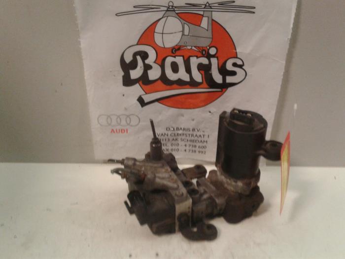 Begagnade ABS-pump Volkswagen Golf III (1H1) 2.0 GTI Pris € 50,00 Marginaltabell erbjuds av Baris Schiedam