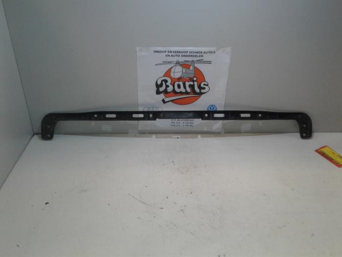 Rear bumper component, central from a Volkswagen Golf 2000