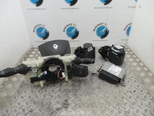 Used Airbag set + module Renault Master Price on request offered by Rhenoy Onderdelen b.v.