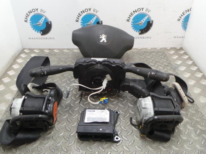 Juego y módulo de airbag de un Peugeot Partner 2014