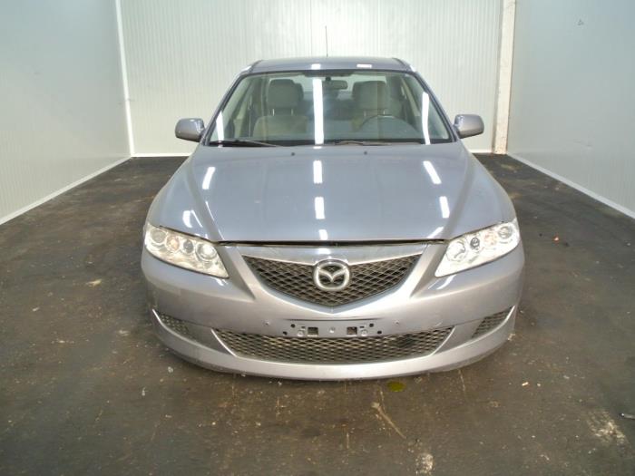 Partie avant complète d'un Mazda 6. 2004