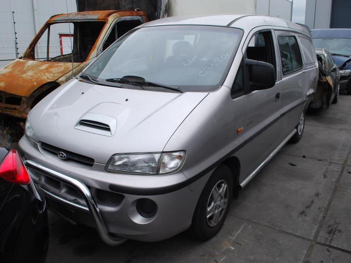 Front end, complete from a Hyundai H200 2000