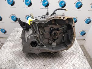 Used Gearbox Renault Clio Price € 350,00 Margin scheme offered by Rhenoy Onderdelen b.v.