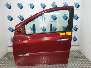 Used Door 4-door, front left Renault Clio III (BR/CR) Price on request offered by Rhenoy Onderdelen b.v.