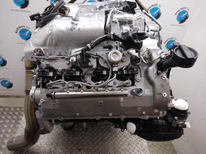 Motor van een BMW 5 serie (G30) M550i xDrive 4.4 V8 32V TwinPower Turbo 2018