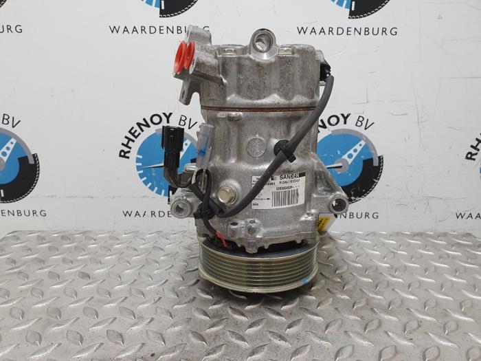 Air conditioning pump from a Renault Clio V (RJAB)  2019