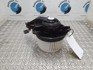 Usados Motor de ventilador de calefactor Ford Kuga III (DFK) Precio de solicitud ofrecido por Rhenoy Onderdelen b.v.
