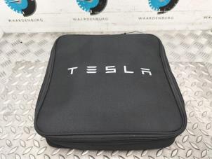 Usados Cable de carga vehículo híbrido Tesla Model 3 Long Range, Performance AWD Precio de solicitud ofrecido por Rhenoy Onderdelen b.v.