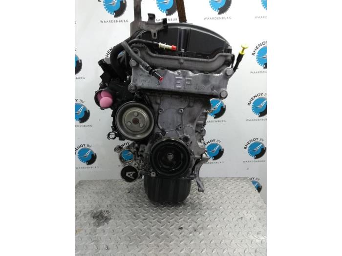 Motor van een Peugeot 5008 2011