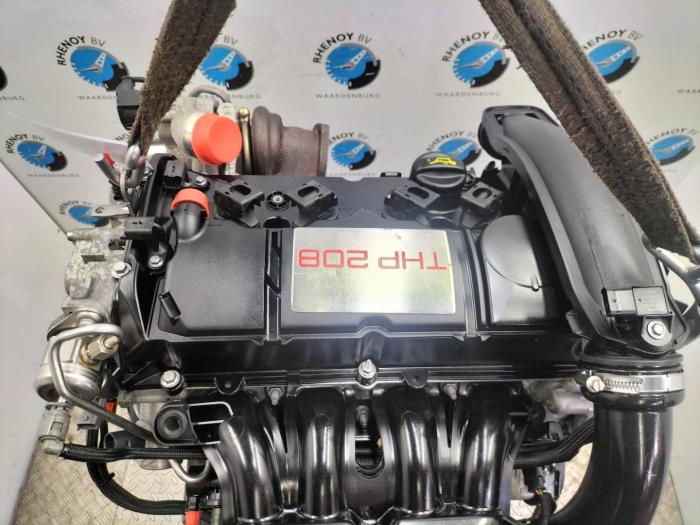Motor van een Peugeot 208 2017