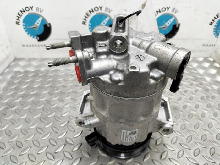 Usagé Compresseur de clim Ford Focus Prix € 181,50 Prix TTC proposé par Rhenoy Onderdelen b.v.