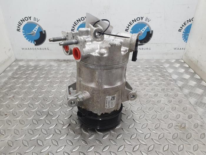 Usagé Compresseur de clim Ford Focus Prix € 145,20 Prix TTC proposé par Rhenoy Onderdelen b.v.