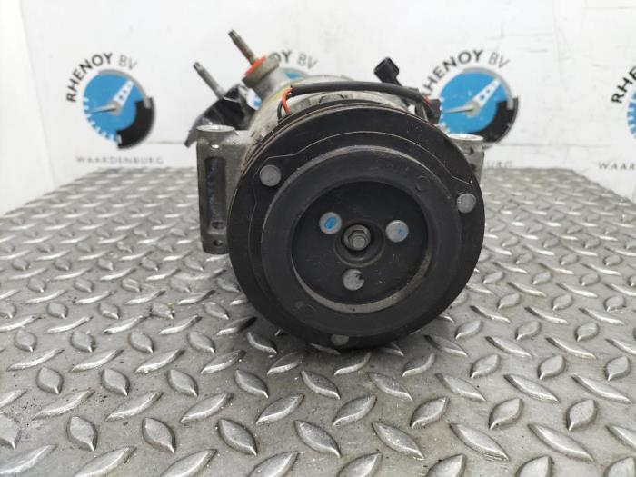 Usagé Pompe clim Ford Focus Prix € 90,75 Prix TTC proposé par Rhenoy Onderdelen b.v.