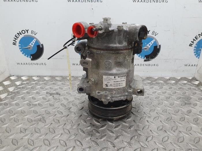 Usagé Pompe clim Peugeot 2008 Prix € 145,20 Prix TTC proposé par Rhenoy Onderdelen b.v.