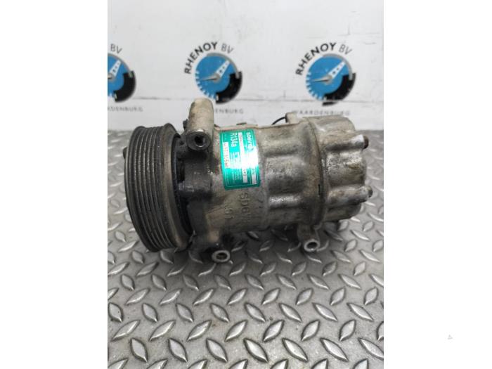Usagé Pompe clim Peugeot 206 Prix € 47,19 Prix TTC proposé par Rhenoy Onderdelen b.v.