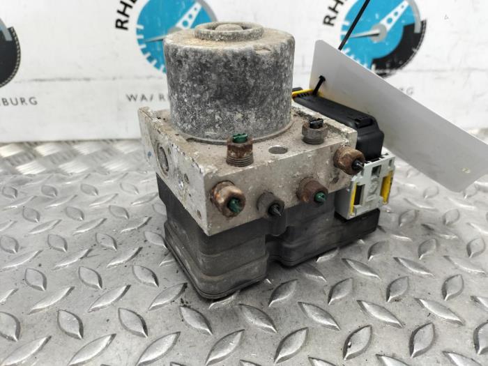 Usagé Bloc ABS Citroen C2 Prix € 90,75 Prix TTC proposé par Rhenoy Onderdelen b.v.