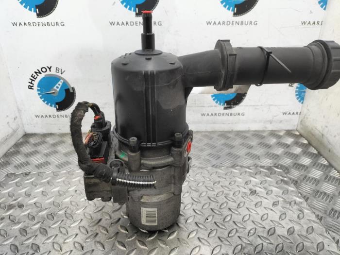 Usagé Pompe de direction Citroen C4 Prix € 96,80 Prix TTC proposé par Rhenoy Onderdelen b.v.