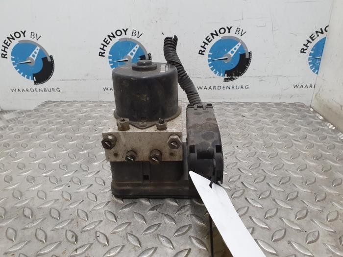 Usagé Pompe ABS Mazda 2 Prix € 96,80 Prix TTC proposé par Rhenoy Onderdelen b.v.