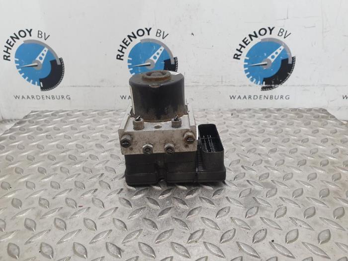 Usagé Bloc ABS Peugeot 206 Prix € 60,50 Prix TTC proposé par Rhenoy Onderdelen b.v.