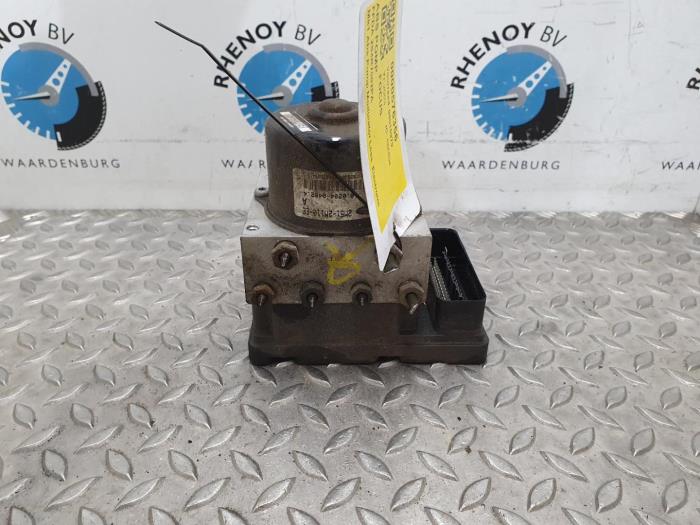 Usagé Bloc ABS Ford Focus Prix € 121,00 Prix TTC proposé par Rhenoy Onderdelen b.v.