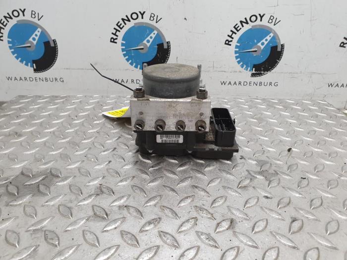 Begagnade ABS-pump Ford KA Pris € 90,75 Inklusive moms erbjuds av Rhenoy Onderdelen b.v.