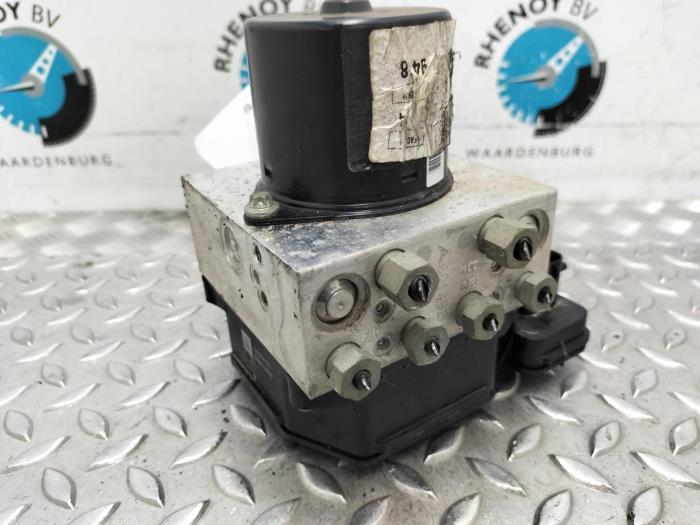 Usagé Pompe ABS Opel Insignia Prix € 181,50 Prix TTC proposé par Rhenoy Onderdelen b.v.