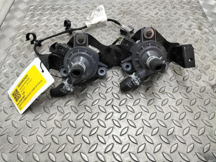 Used Pompe à eau Volvo V60 Price € 96,80 Inclusive VAT offered by Rhenoy Onderdelen b.v.