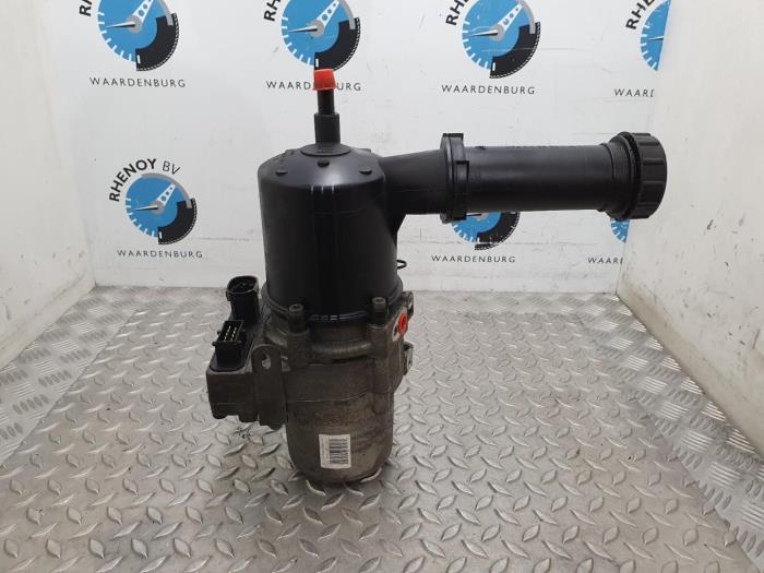 Used Power steering pump Peugeot 307 Price € 48,40 Inclusive VAT offered by Rhenoy Onderdelen b.v.