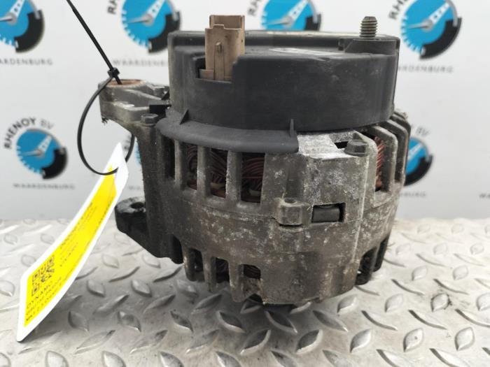 Begagnade Dynamo Opel Vivaro Pris € 72,60 Inklusive moms erbjuds av Rhenoy Onderdelen b.v.