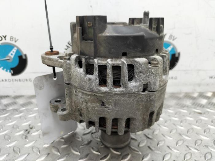 Usagé Dynamo Volkswagen Caddy Prix € 60,50 Prix TTC proposé par Rhenoy Onderdelen b.v.