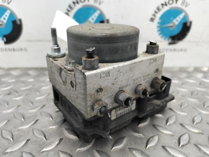 Begagnade ABS-pump Ford KA Pris € 90,75 Inklusive moms erbjuds av Rhenoy Onderdelen b.v.