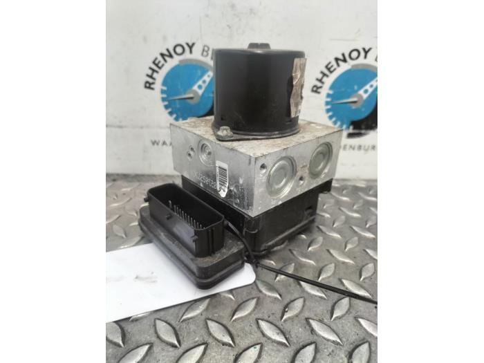 Usagé Pompe ABS Opel Insignia Prix € 181,50 Prix TTC proposé par Rhenoy Onderdelen b.v.