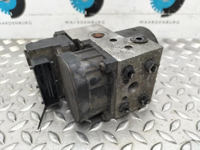 Used ABS pump Volkswagen Passat Price € 48,40 Inclusive VAT offered by Rhenoy Onderdelen b.v.