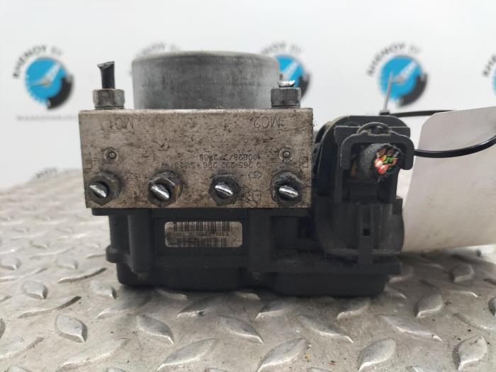 Begagnade ABS-pump Ford KA Pris € 90,75 Inklusive moms erbjuds av Rhenoy Onderdelen b.v.
