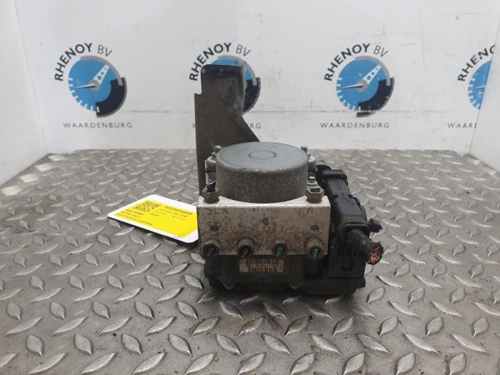 Begagnade ABS-pump Renault Clio Pris € 48,40 Inklusive moms erbjuds av Rhenoy Onderdelen b.v.