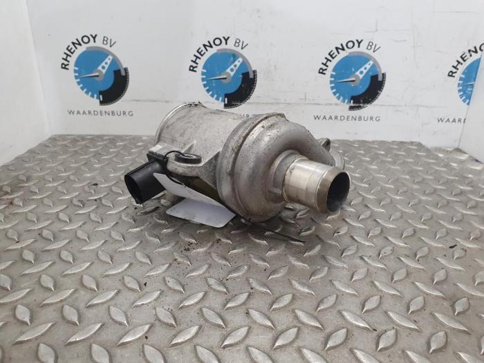 Usagé Pompe à eau Ford Kuga Prix € 181,50 Prix TTC proposé par Rhenoy Onderdelen b.v.