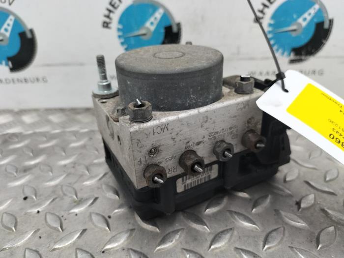 Begagnade ABS-pump Ford KA Pris € 90,75 Inklusive moms erbjuds av Rhenoy Onderdelen b.v.