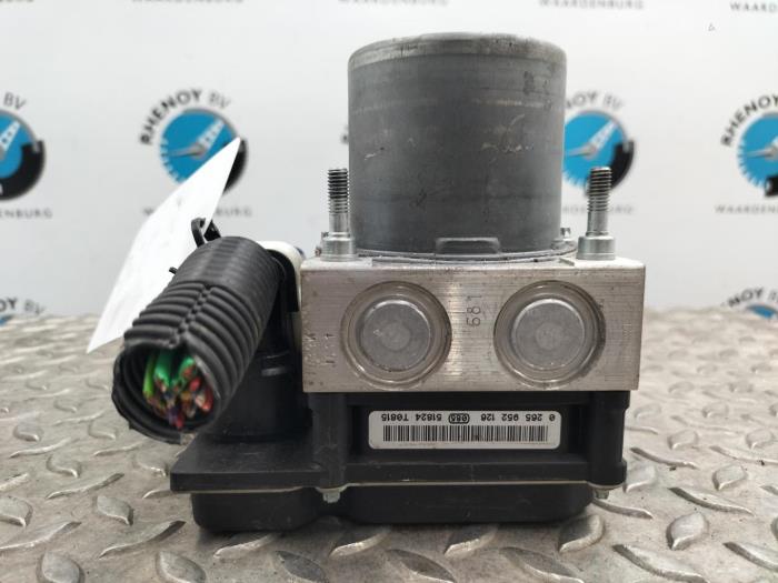 Used ABS pump Peugeot 3008 Price € 242,00 Inclusive VAT offered by Rhenoy Onderdelen b.v.