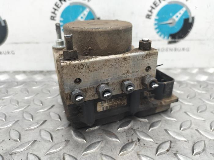 Begagnade ABS-pump Ford KA Pris € 90,75 Inklusive moms erbjuds av Rhenoy Onderdelen b.v.