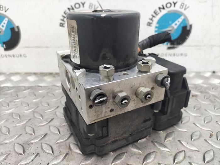 Usagé Bloc ABS Volvo V40 Prix € 121,00 Prix TTC proposé par Rhenoy Onderdelen b.v.