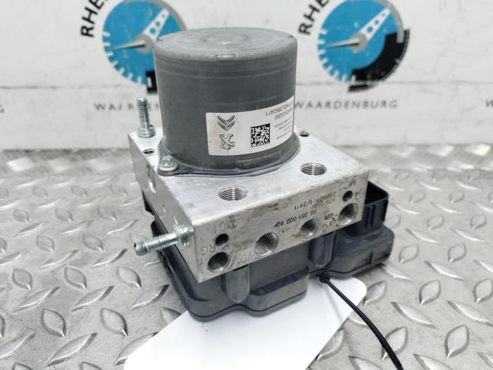 Used ABS pump Peugeot 408 Price € 242,00 Inclusive VAT offered by Rhenoy Onderdelen b.v.