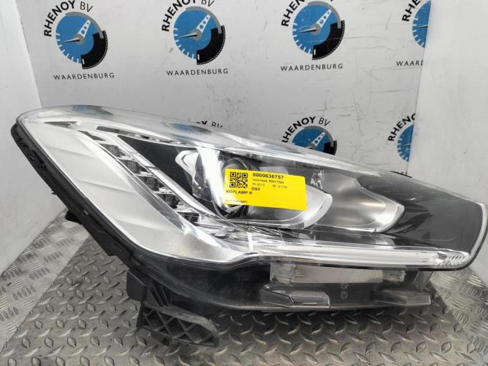 Używane Reflektor prawy Citroen DS5 Cena € 242,00 Z VAT oferowane przez Rhenoy Onderdelen b.v.