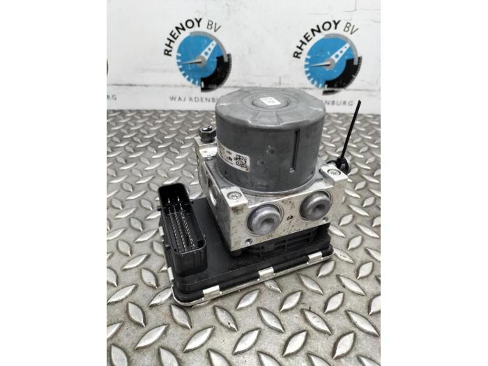 Usagé Bloc ABS Ford Focus Prix € 181,50 Prix TTC proposé par Rhenoy Onderdelen b.v.
