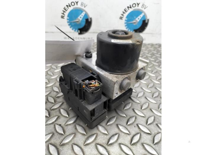 Used ABS pump Ford Fusion Price € 72,60 Inclusive VAT offered by Rhenoy Onderdelen b.v.