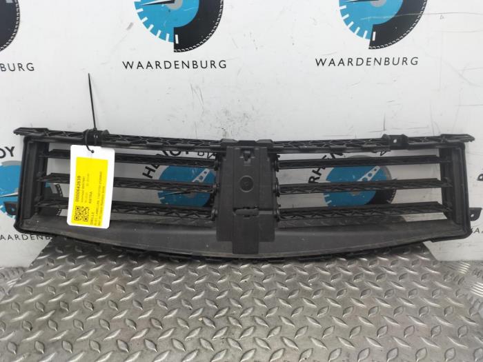 Używane Grill Opel Astra Cena € 181,50 Z VAT oferowane przez Rhenoy Onderdelen b.v.
