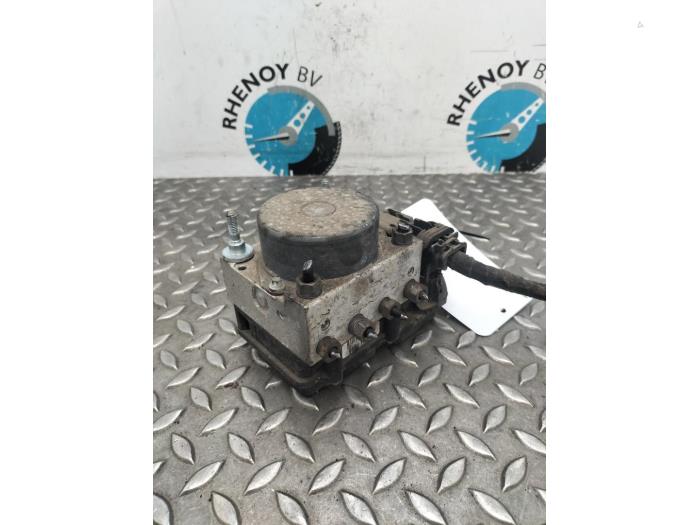 Begagnade ABS-pump Ford KA Pris € 90,75 Inklusive moms erbjuds av Rhenoy Onderdelen b.v.