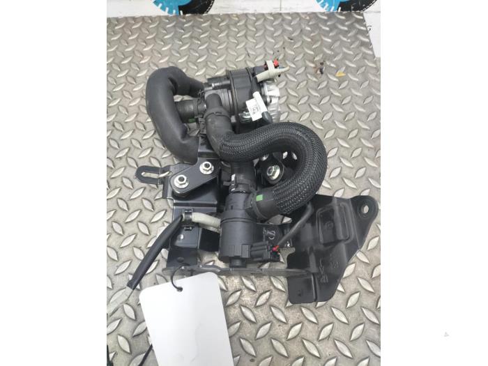 Usagé Pompe à eau Mazda CX-80 Prix € 181,50 Prix TTC proposé par Rhenoy Onderdelen b.v.