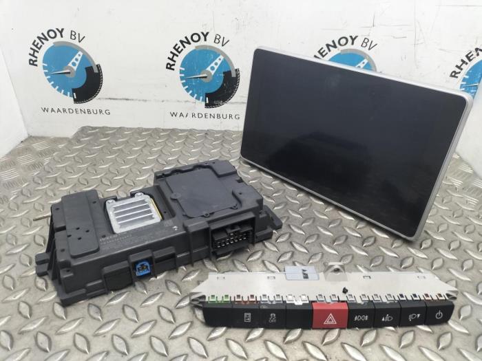 Używane System nawigacji Iveco New Daily Cena € 726,00 Z VAT oferowane przez Rhenoy Onderdelen b.v.