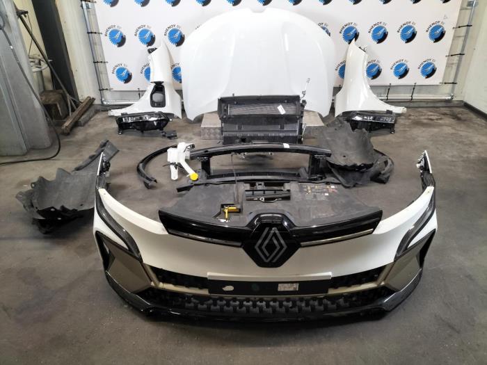 Używane Przód kompletny Renault Megane Cena € 6.050,00 Z VAT oferowane przez Rhenoy Onderdelen b.v.