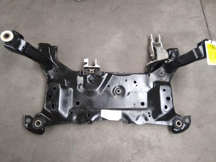 Begagnade Underram Volvo V40 Pris € 181,50 Inklusive moms erbjuds av Rhenoy Onderdelen b.v.